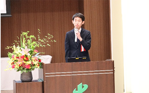 努力賞（賞状と賞金100万円）